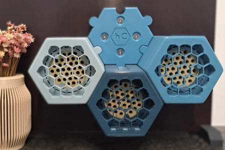 Bienenhotel-Montage, Farbe: blau / montiert