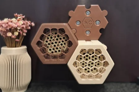 Bienenhotel-Montage, Farbe: braun / montiert